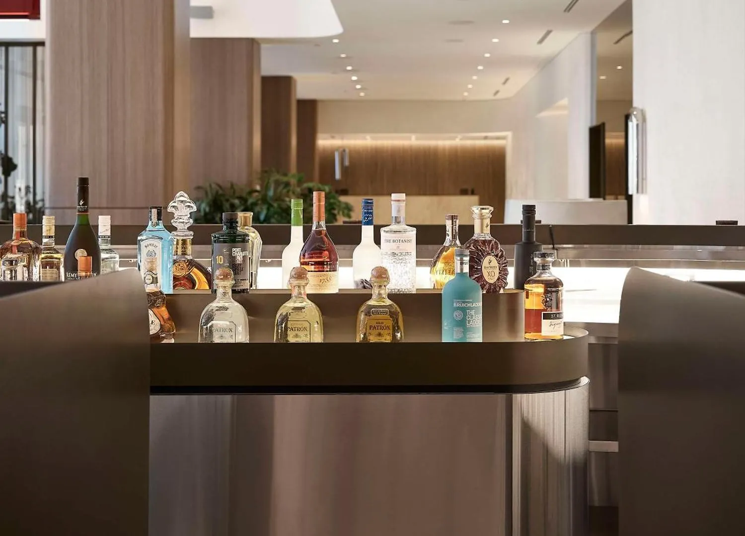 Vogue Hotel Montreal Downtown, Curio Collection By Hilton
