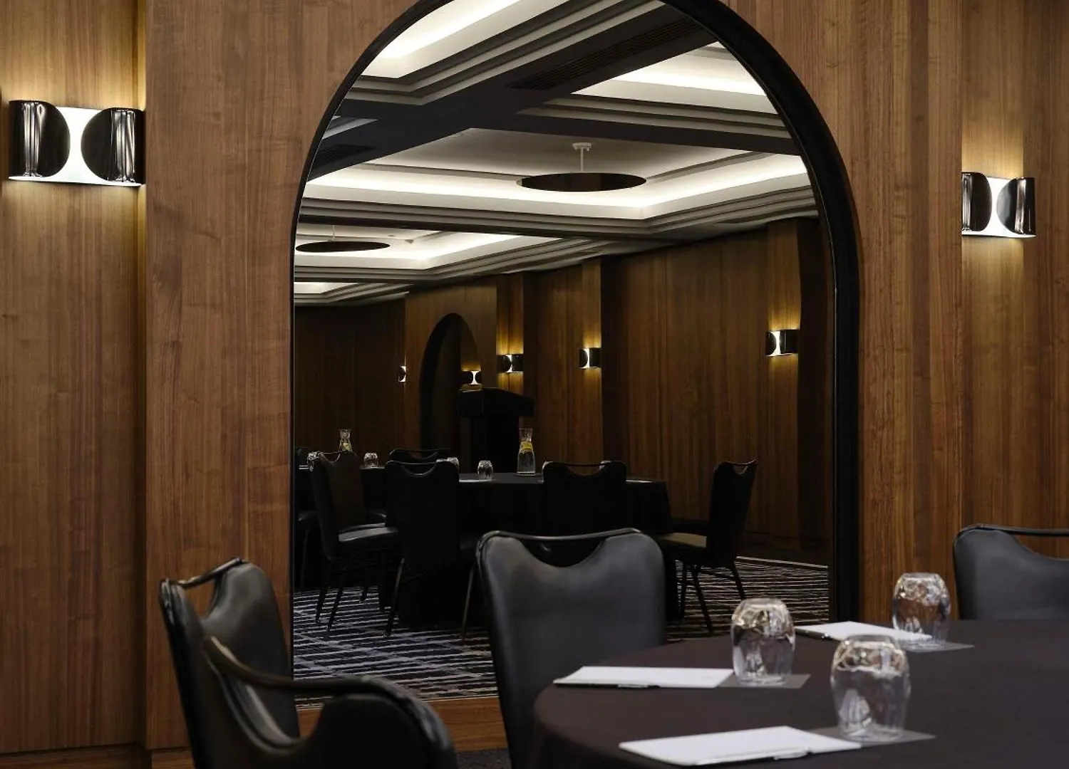 Vogue Hotel Montreal Downtown, Curio Collection By Hilton Canada