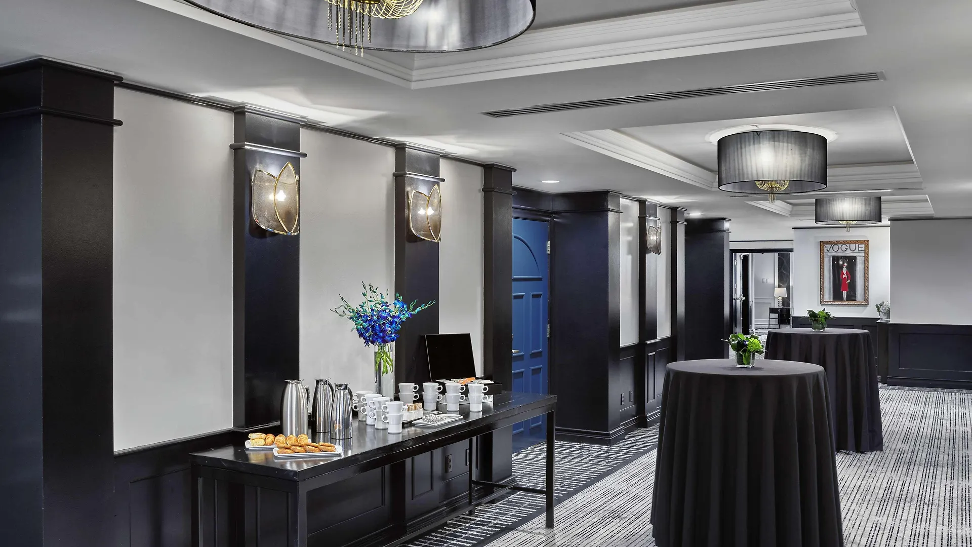 Vogue Hotel Montreal Downtown, Curio Collection By Hilton 5*,  Canada