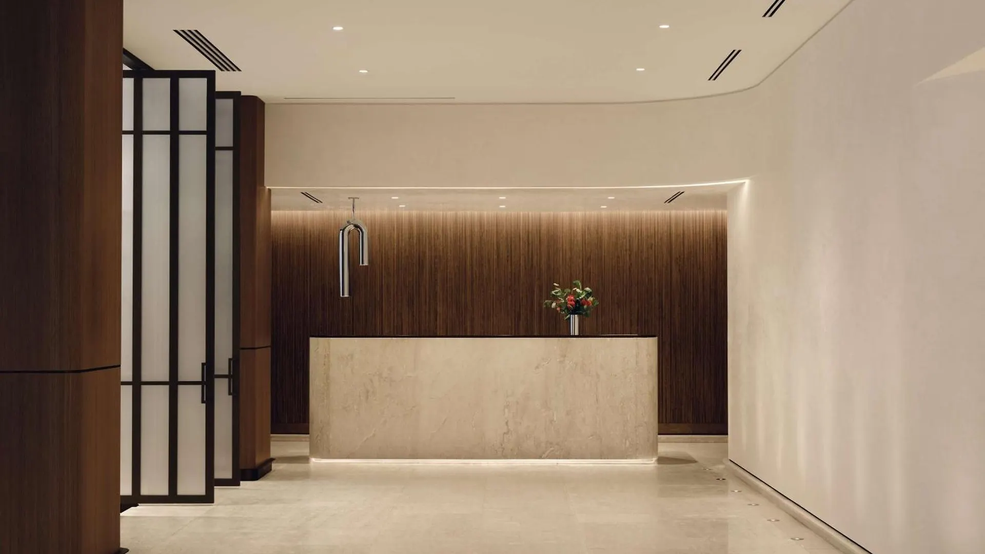 Vogue Hotel Montreal Downtown, Curio Collection By Hilton