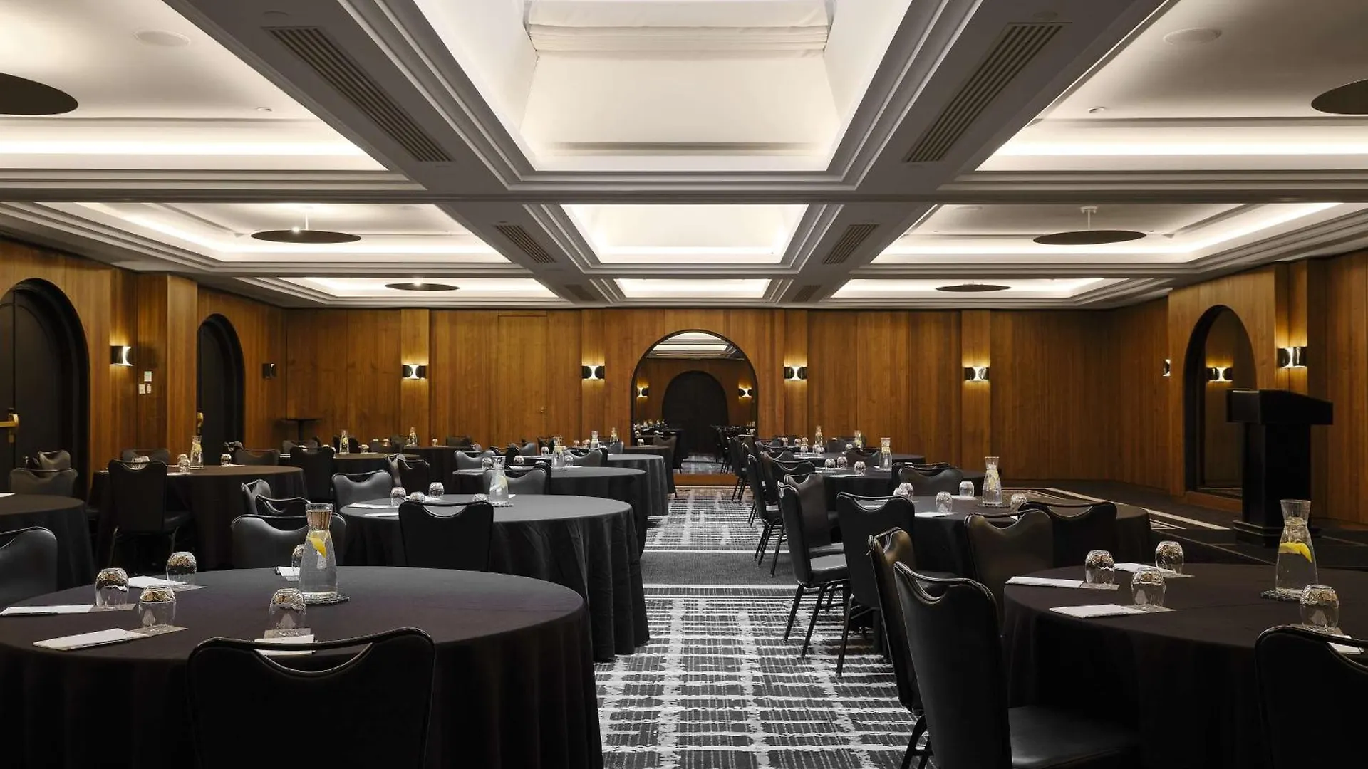 *****  Vogue Hotel Montreal Downtown, Curio Collection By Hilton Canada