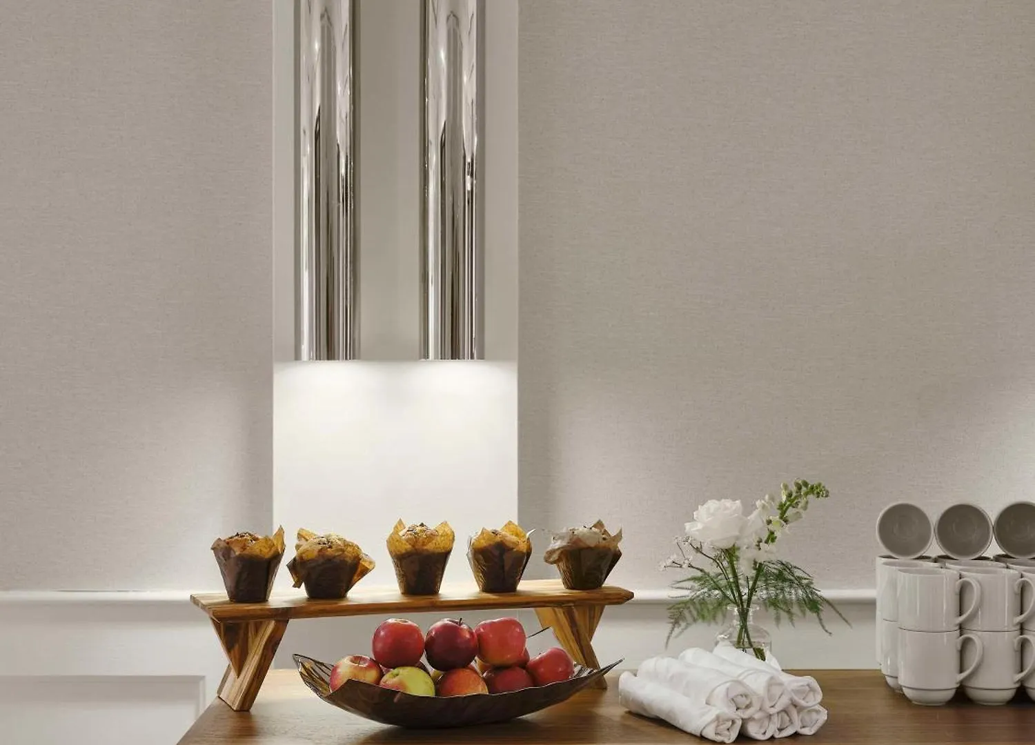 Vogue Hotel Montreal Downtown, Curio Collection By Hilton Canada