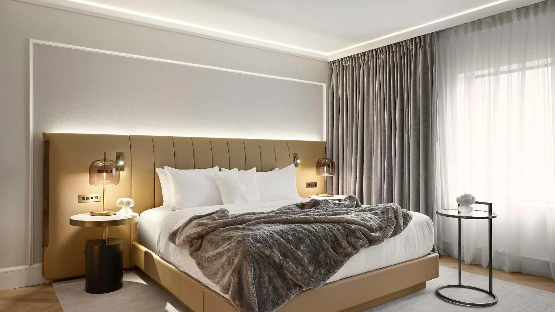 Vogue Hotel Montreal Downtown, Curio Collection By Hilton
