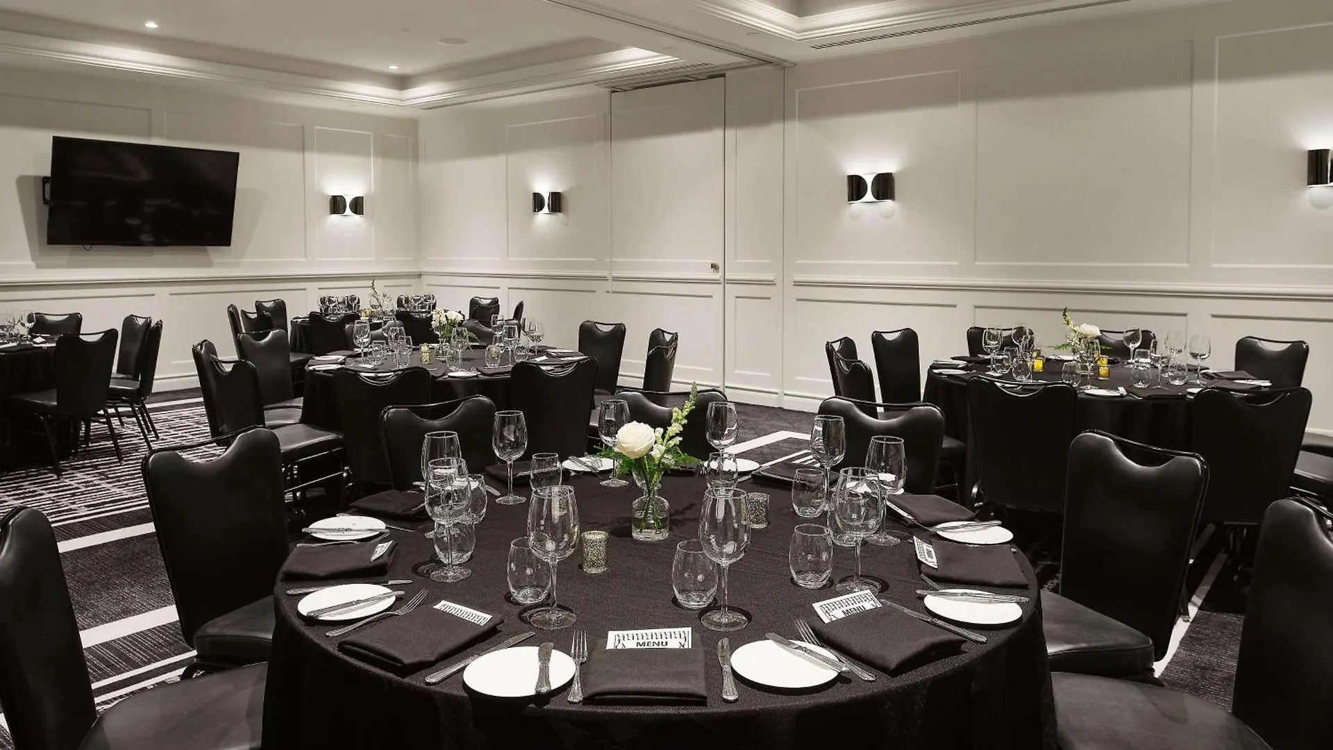 Vogue Hotel Montreal Downtown, Curio Collection By Hilton