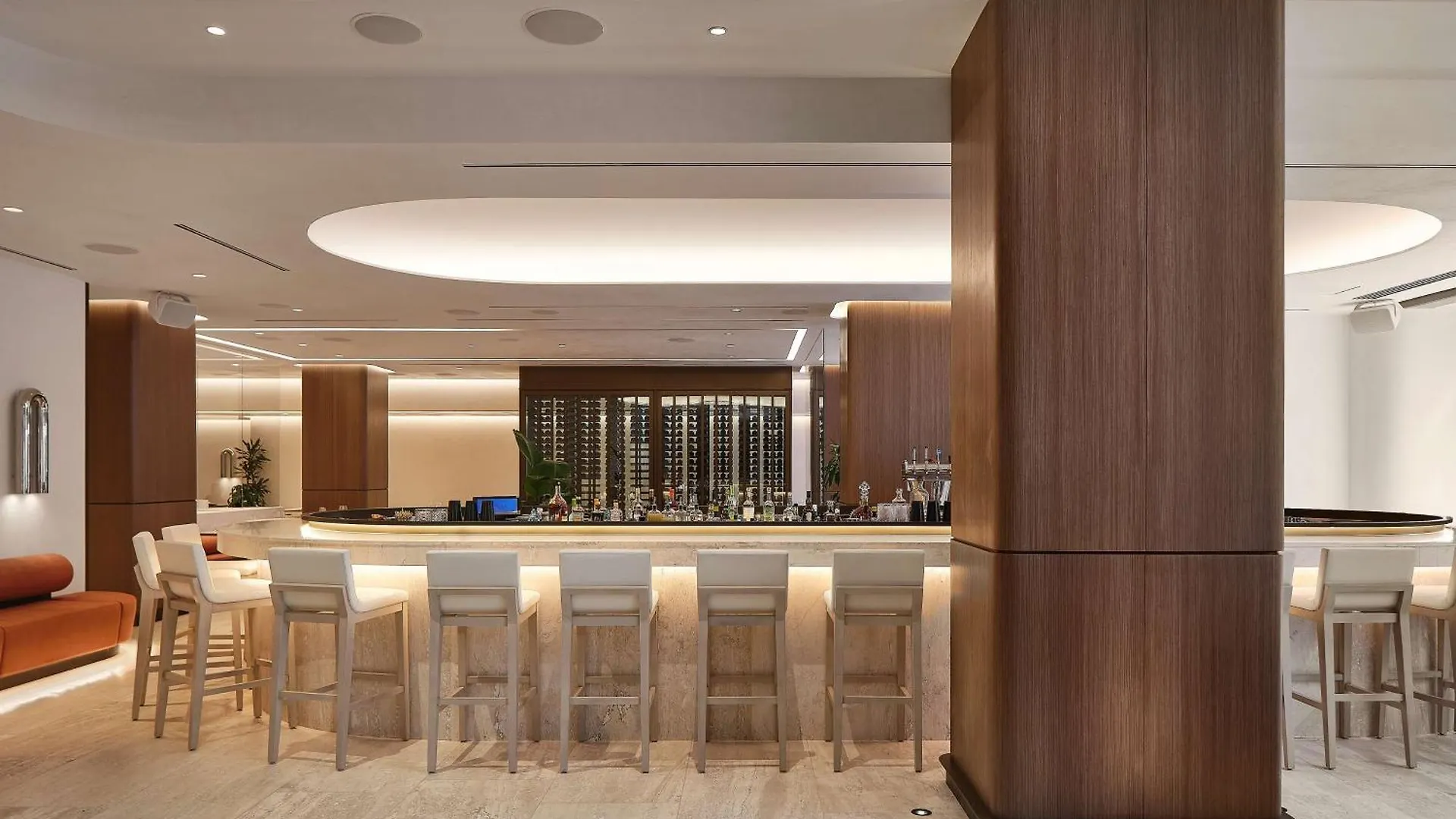 Vogue Hotel Montreal Downtown, Curio Collection By Hilton