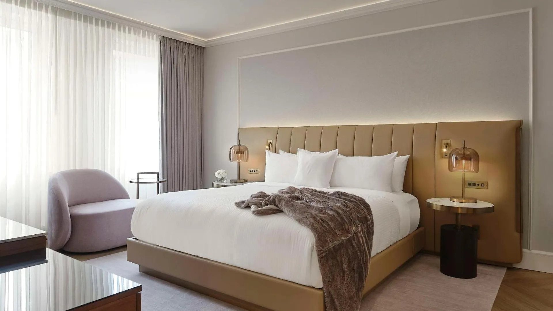 Vogue Hotel Montreal Downtown, Curio Collection By Hilton
