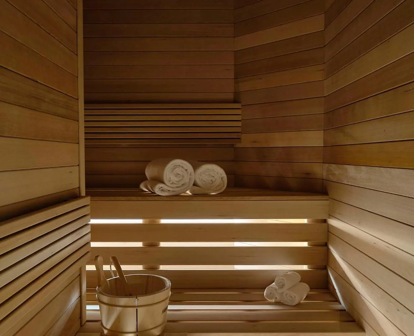 Vogue Hotel Montreal Downtown, Curio Collection By Hilton Canada